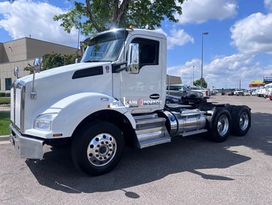 2022 Kenworth T880 Day Cab Trucks
