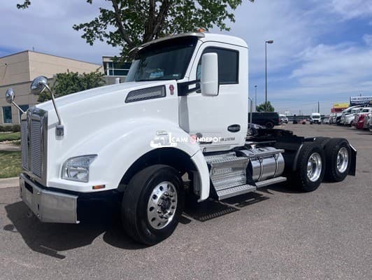 2018 Kenworth T880 Day Cab Trucks