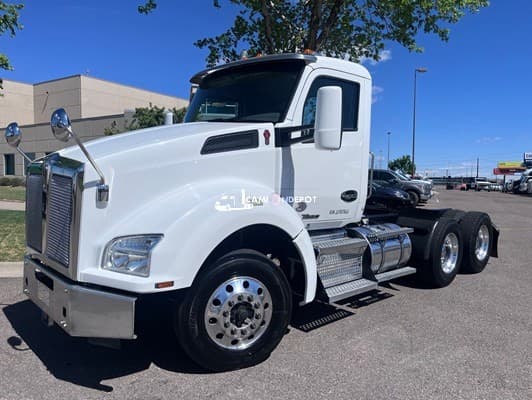 2018 Kenworth T880 Day Cab Trucks