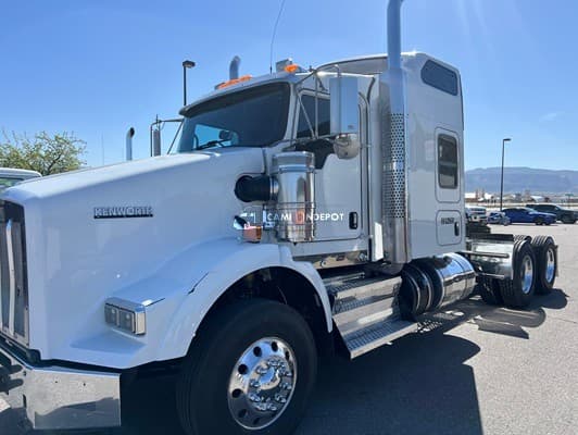 2019 Kenworth T800 Sleeper Trucks
