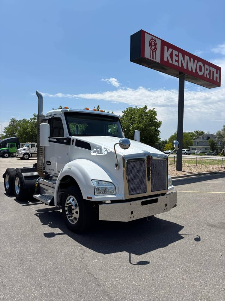 2015 Kenworth T880 Day Cab Trucks