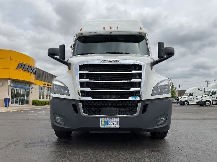 2022 Freightliner T12664ST Sleeper Trucks