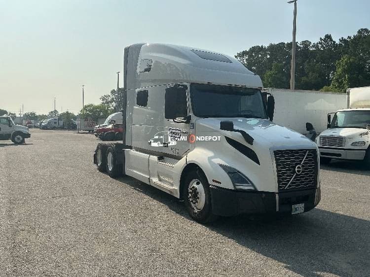 2022 Volvo VNL64760 Sleeper Trucks