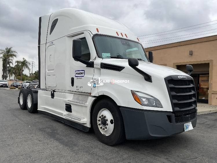 2022 Freightliner T12664ST Sleeper Trucks