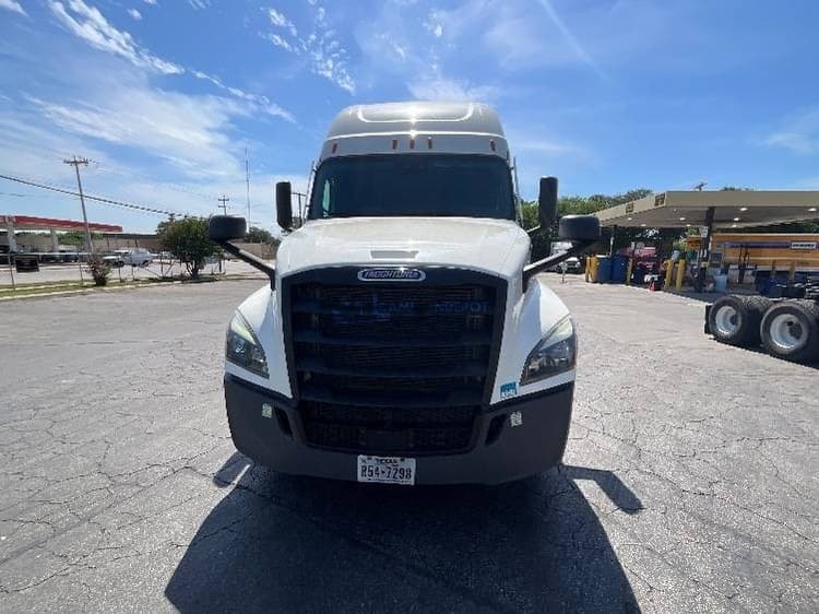 2022 Freightliner T12664ST Sleeper Trucks