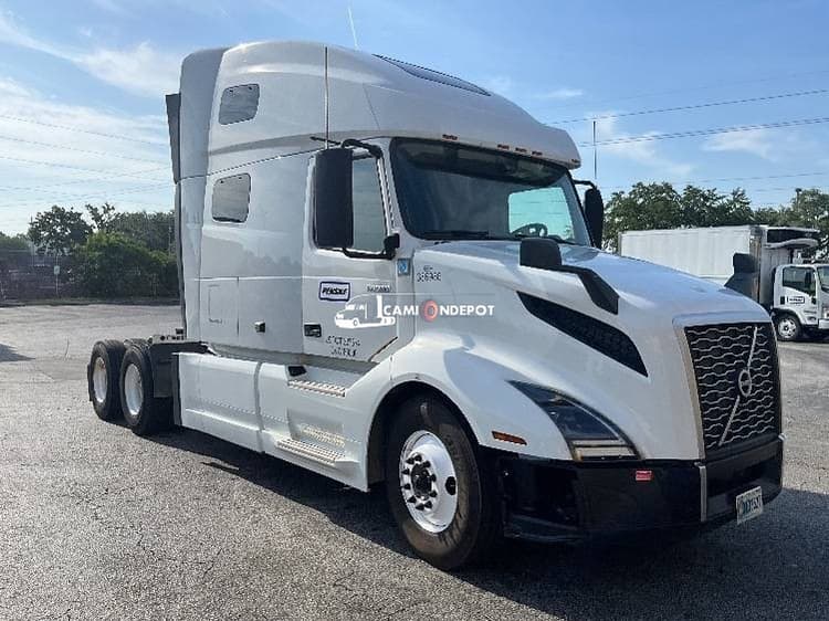 2022 Volvo VNL64760 Sleeper Trucks