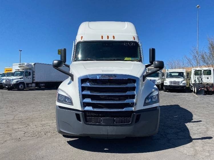 2022 Freightliner T12664ST Sleeper Trucks