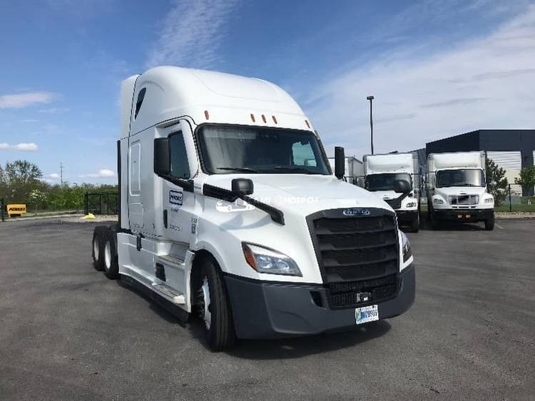 2022 Freightliner T12664ST Sleeper Trucks
