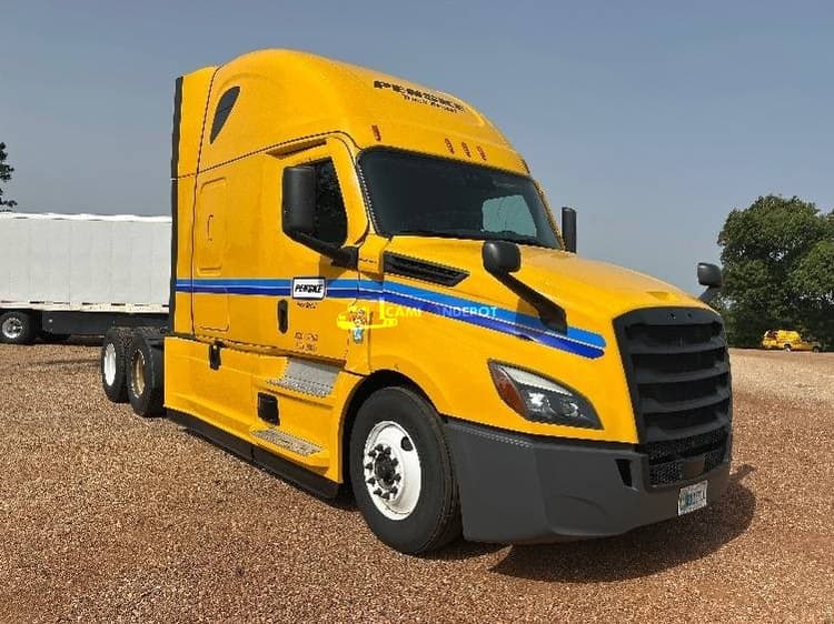 2022 Freightliner T12664ST Sleeper Trucks
