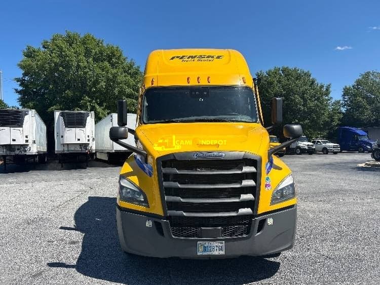 2022 Freightliner T12664ST Sleeper Trucks