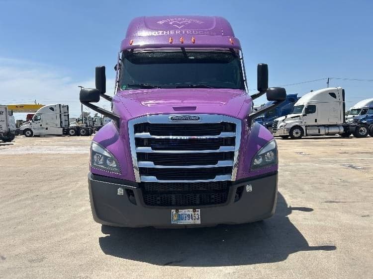 2022 Freightliner T12664ST Sleeper Trucks