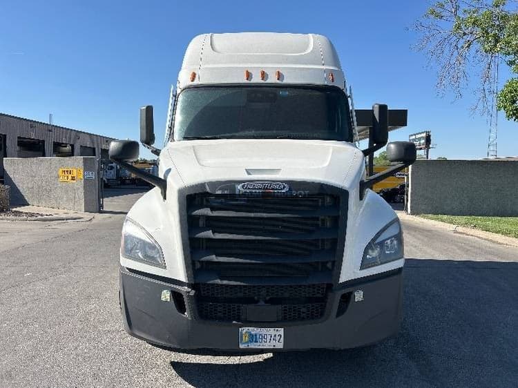 2022 Freightliner T12664ST Sleeper Trucks