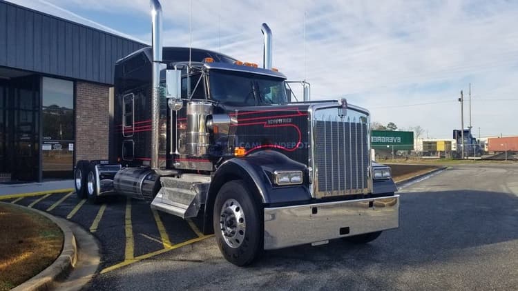 2025 KENWORTH W900L Sleeper Trucks