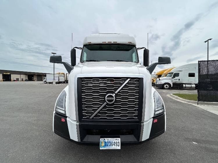 2022 Volvo VNL64760 Sleeper Trucks