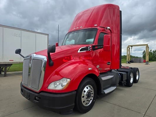 2019 Kenworth T680 Day Cab Trucks