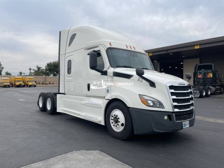 2023 Freightliner T12664ST Sleeper Trucks