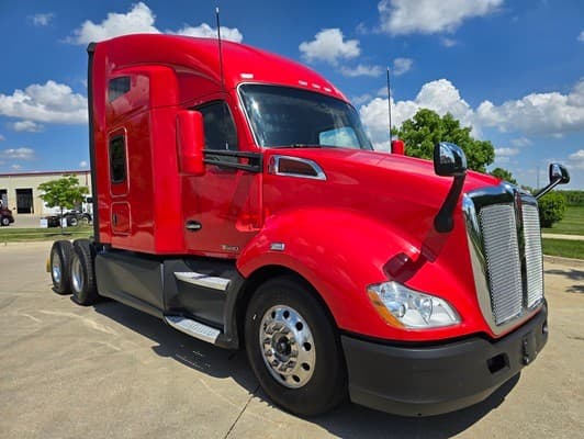 2020 Kenworth T680 Sleeper Trucks