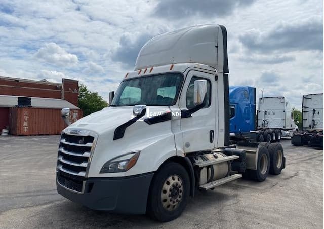 2020 Freightliner Cascadia Day Cab Trucks