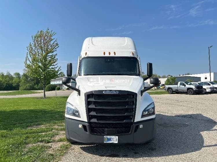 2022 Freightliner T12664ST Sleeper Trucks