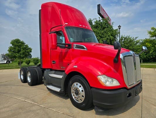 2020 Kenworth T680 Day Cab Trucks