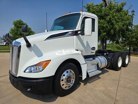 2022 Kenworth T680 Day Cab Trucks