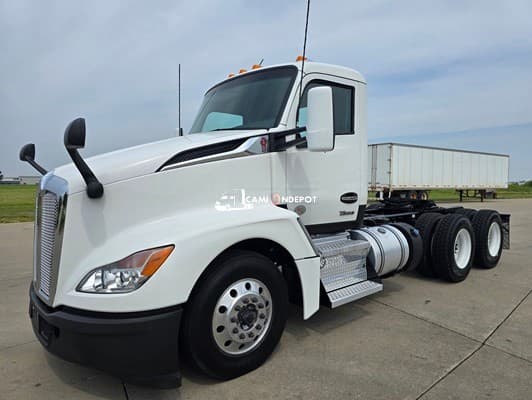 2022 Kenworth T680 Day Cab Trucks