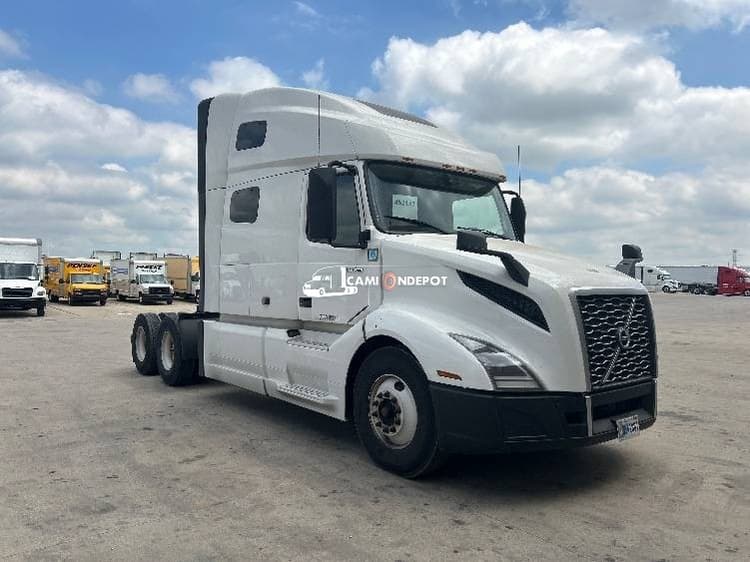 2022 Volvo VNL64760 Sleeper Trucks