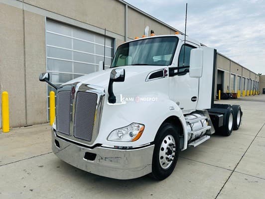 2020 Kenworth T680 Day Cab Trucks