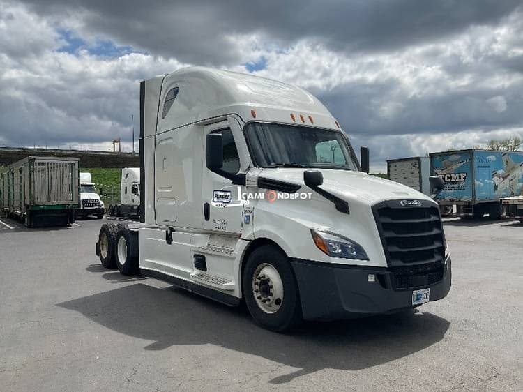 2022 Freightliner T12664ST Sleeper Trucks