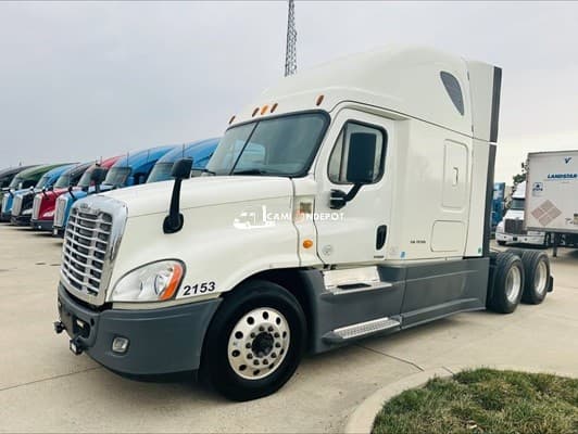 2014 Freightliner CA12564SLP Sleeper Trucks