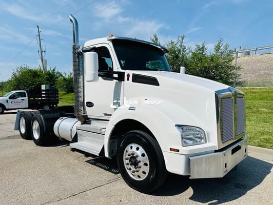 2022 Kenworth T880 Day Cab Trucks