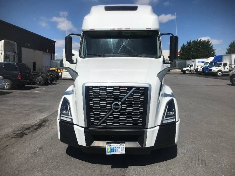 2022 Volvo VNL64760 Sleeper Trucks