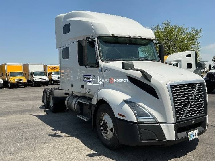 2022 Volvo VNL64760 Sleeper Trucks