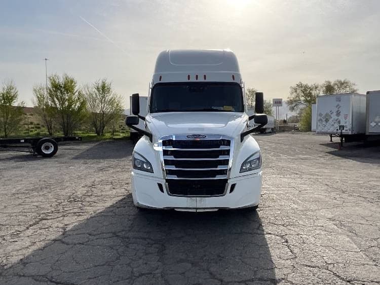 2022 Freightliner T12664ST Sleeper Trucks
