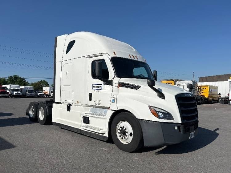 2022 Freightliner T12664ST Sleeper Trucks