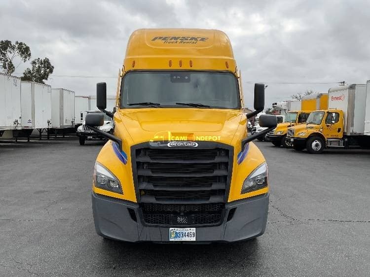2022 Freightliner T12664ST Sleeper Trucks