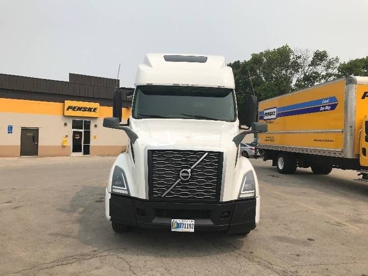 2022 Volvo VNL62860 Sleeper Trucks
