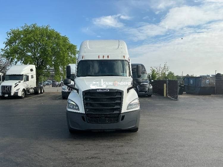 2022 Freightliner T12664ST Sleeper Trucks