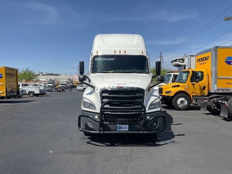 2022 Freightliner T12664ST Sleeper Trucks
