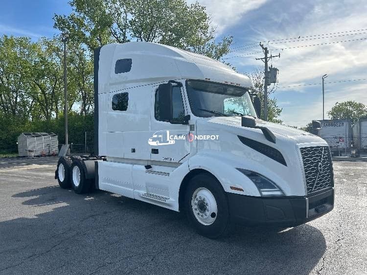 2022 Volvo VNL64760 Sleeper Trucks