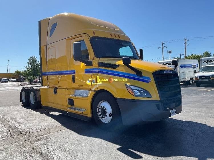 2022 Freightliner T12664ST Sleeper Trucks