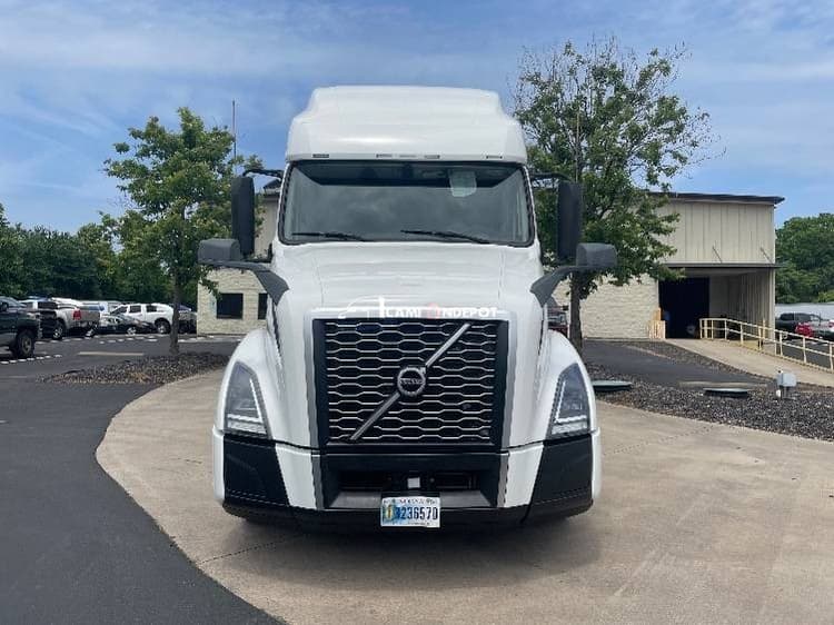 2022 Volvo VNL64760 Sleeper Trucks