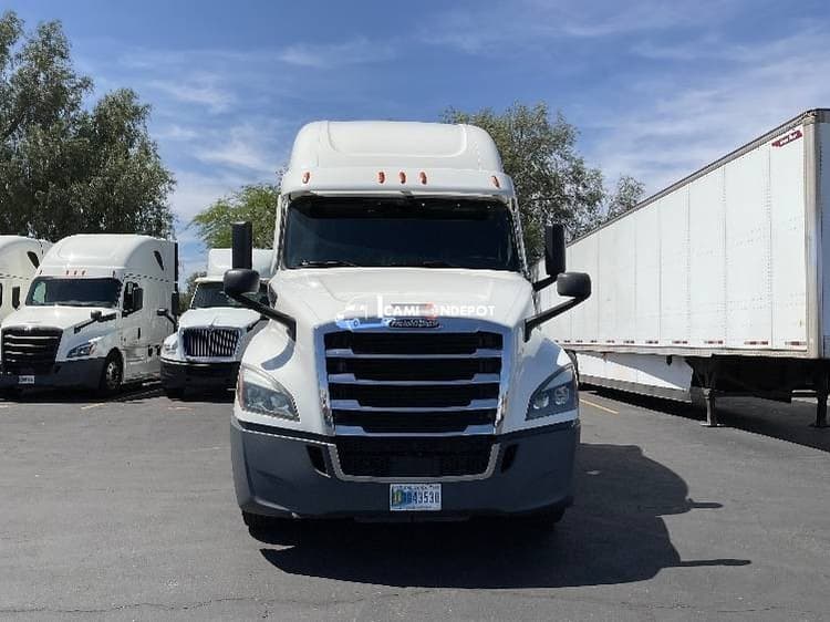 2021 Freightliner T12664ST Sleeper Trucks