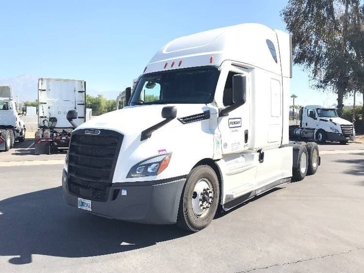 2022 Freightliner T12664ST Sleeper Trucks