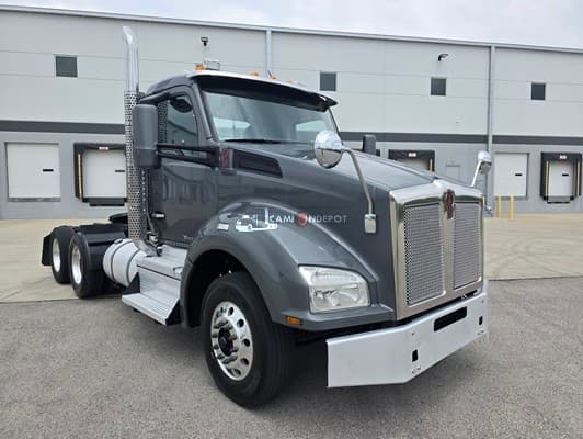 2018 Kenworth T880 Day Cab Trucks