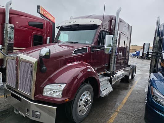 2022 Kenworth T880 Sleeper Trucks