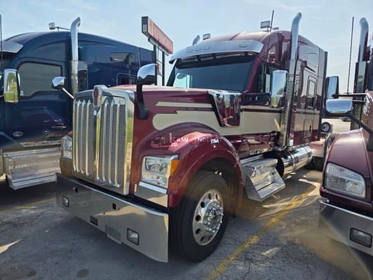 2023 Kenworth W990 Sleeper Trucks