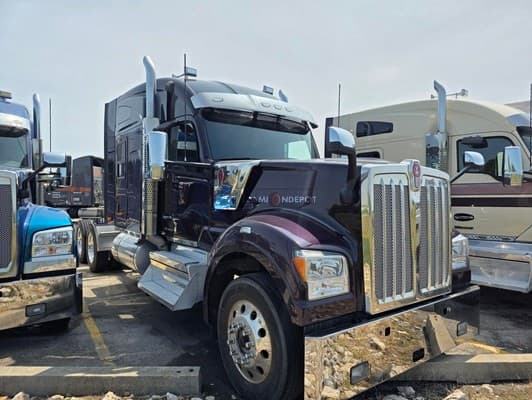 2023 Kenworth W990 Sleeper Trucks