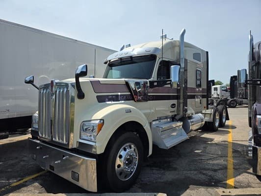 2023 Kenworth W990 Sleeper Trucks