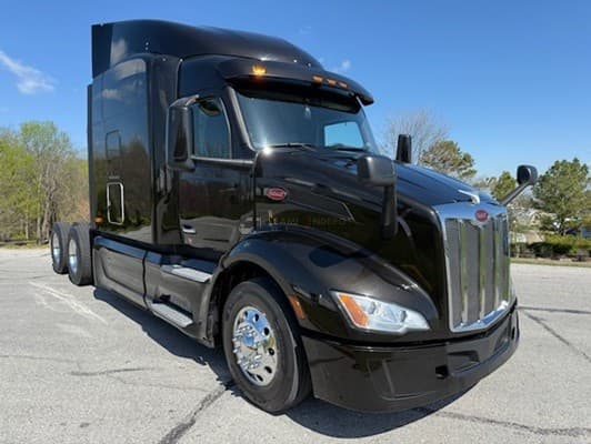 2023 Peterbilt 579 Sleeper Trucks